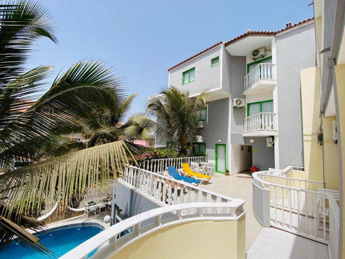 Aparthotel Nhaterra Santa Maria Bagian luar foto
