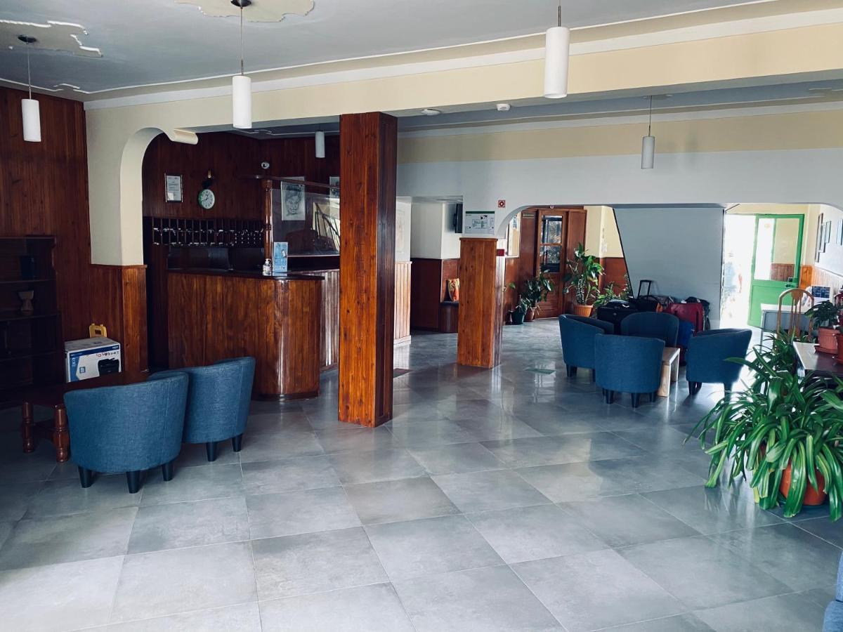 Aparthotel Nhaterra Santa Maria Bagian luar foto