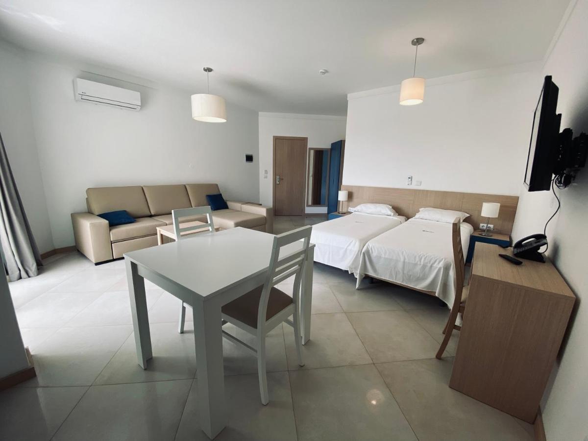 Aparthotel Nhaterra Santa Maria Bagian luar foto